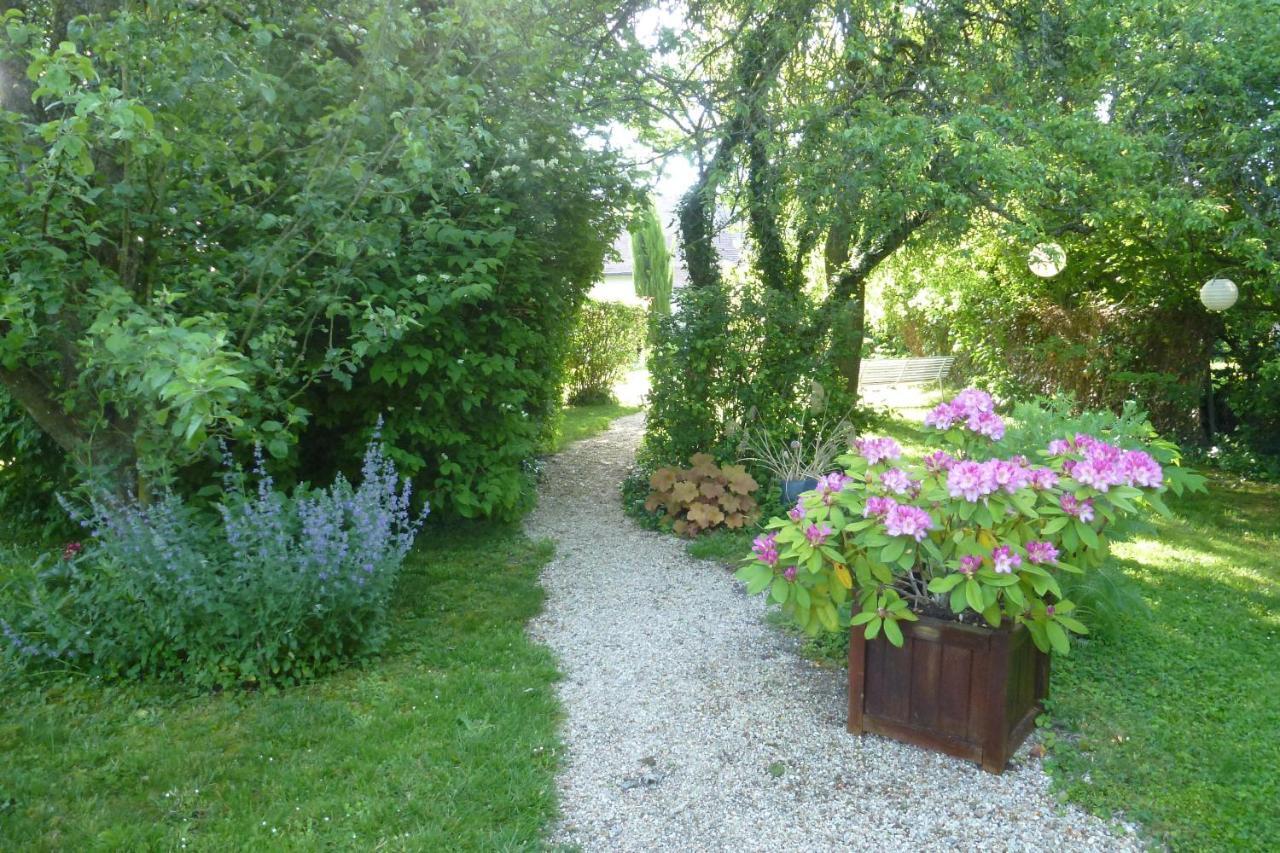 Bed and Breakfast Les Glycines De Bougy Exterior foto